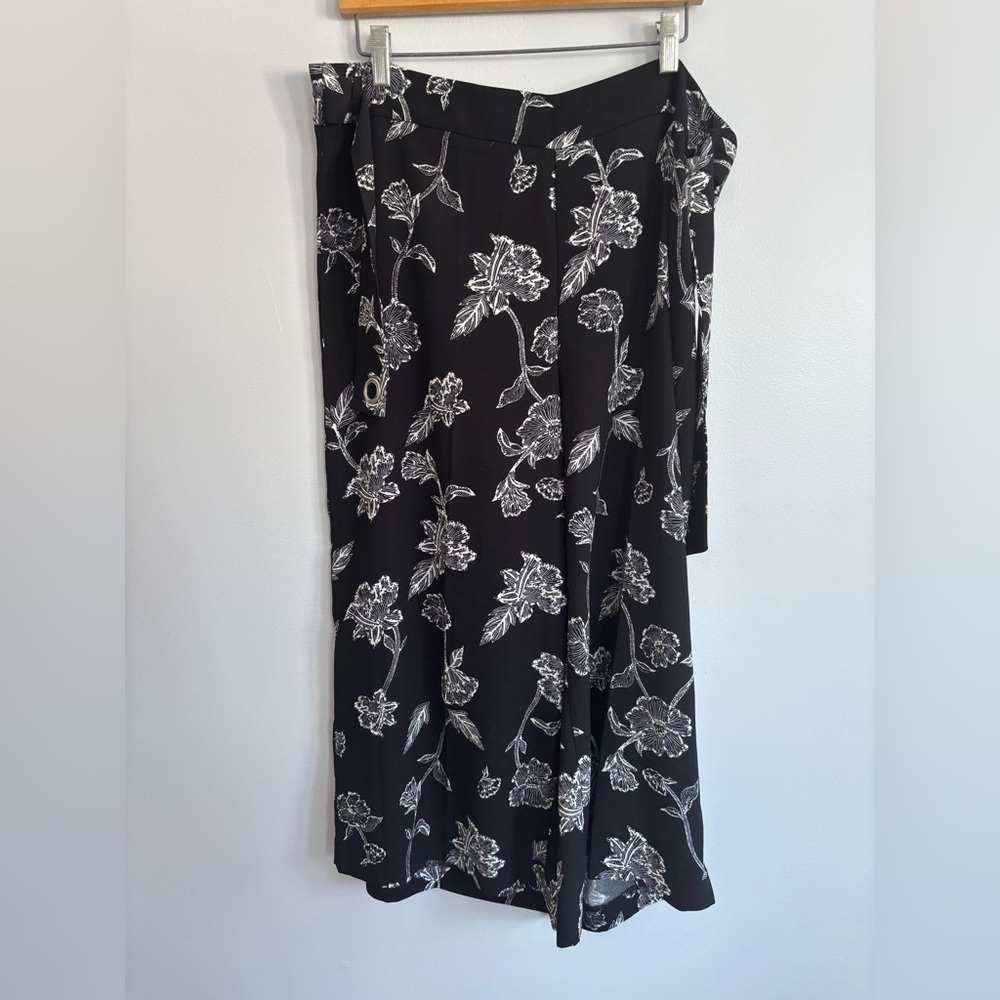 le chateau floral black white modern fit wide leg below waist trouser pants 12